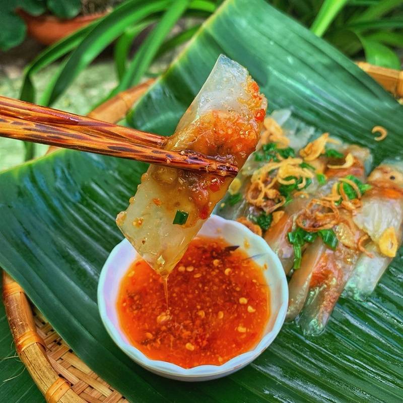 Shrimp Tapioca/ Banh Bot Loc 10 Pieces Kem Nuoc Cham