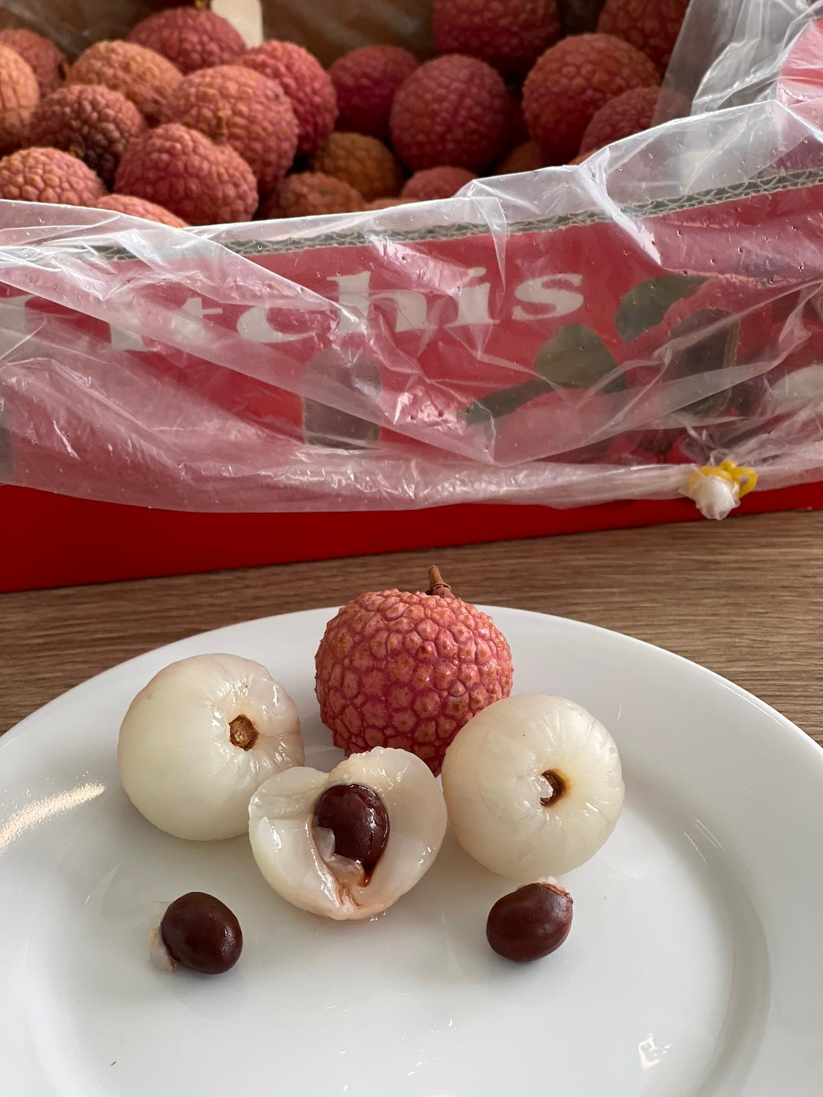 Fresh Lychee / Vải Thiều Lục Ngạn Tươi 1kg AVAILABLE ON WEDNESDAY 04/08