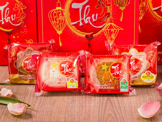 TP - KINH DO Moon Cakes Mix Box 4 Pieces/ Hop Banh Trung Thu Du Loai 4 Cai (4 x 150g)