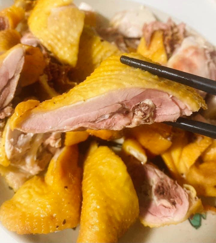 Salt Steamed Chicken Including Sauce/ Gà Ủ Muối Nguyên Con Kèm Sốt Đặc Biệt 900g-1100g