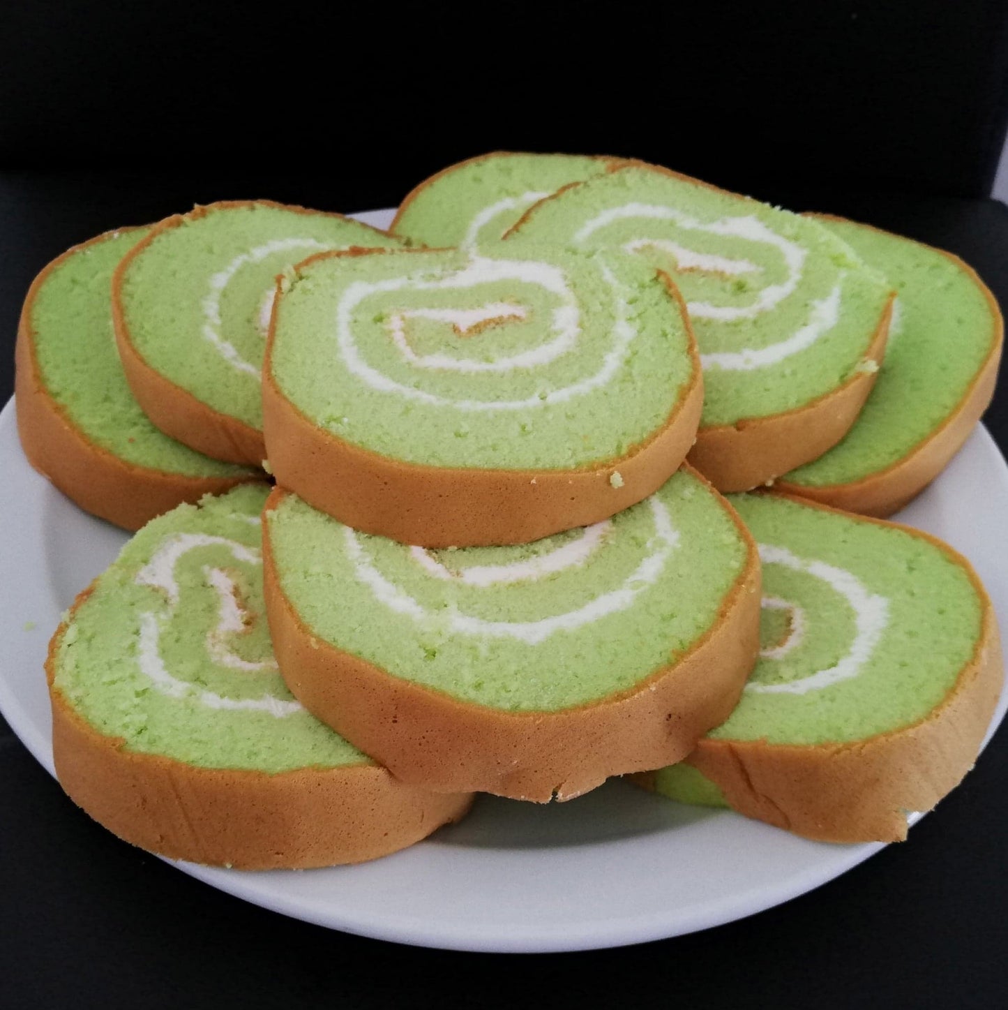 DELICO Pandan & Cocos Swiss Roll 450g