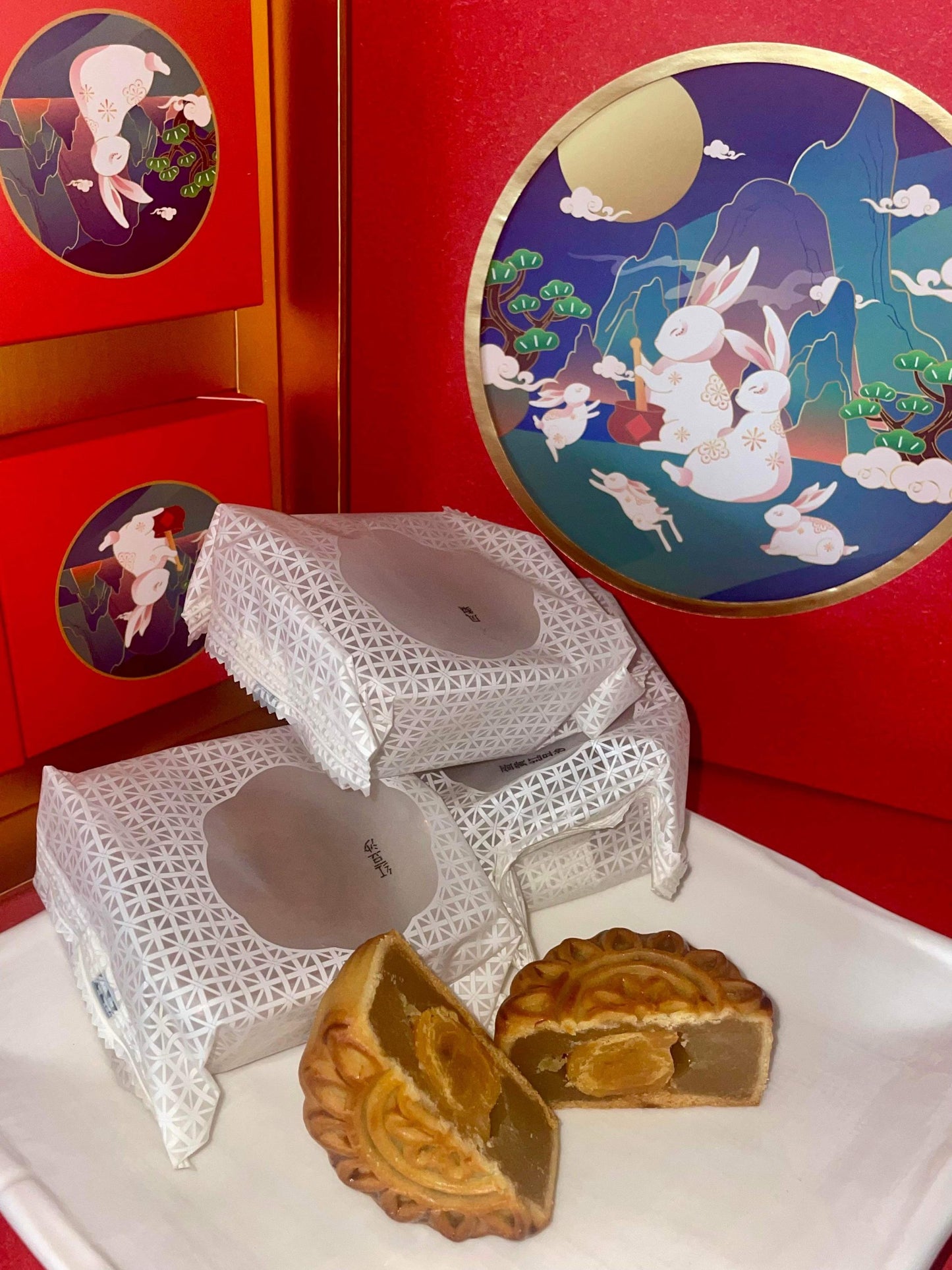 L1- TUANYUAN Moon Cakes Mix Box 8 Pieces/ Hop Banh Trung Thu Du Loai 8 Cai 600g (8x75g)