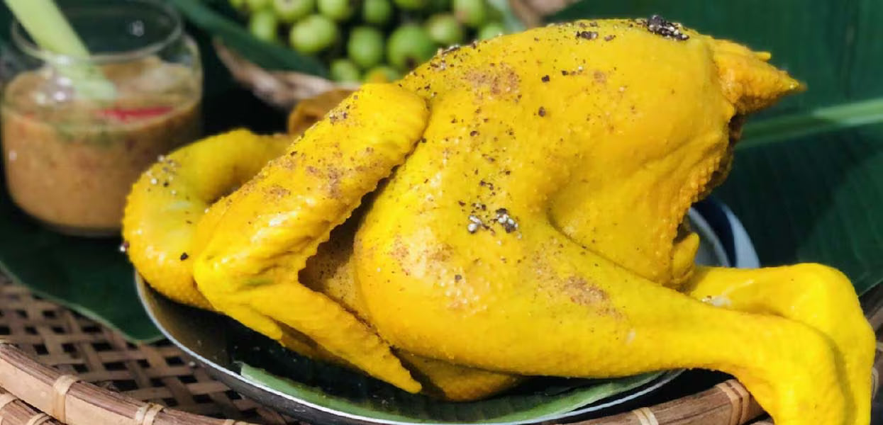 Salt Steamed Chicken Including Sauce/ Gà Ủ Muối Nguyên Con Kèm Sốt Đặc Biệt 900g-1100g