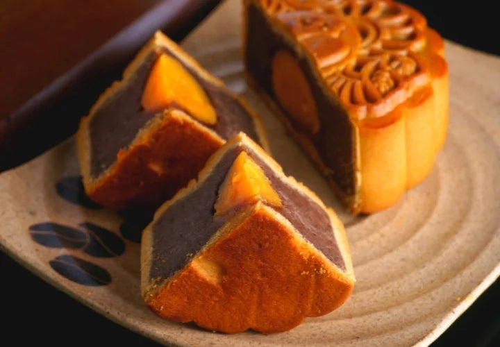 L1- TUANYUAN Moon Cakes Red Bean 1 Salt Egg  / Banh Nuong Dau Do 1 Trung Muoi 75g